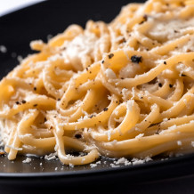 Spaghetti Carbonara mit gemörserten Malabar Pfeffer