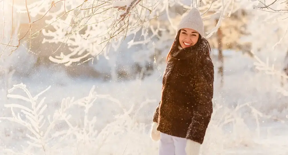 Gesunde Frau im Winter durch Schwarzkümmeöl